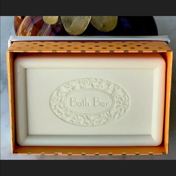 CST COMMONWEALTH SOAPS & TOILETRIES ALMOND VANILLA - Picture 3 of 5